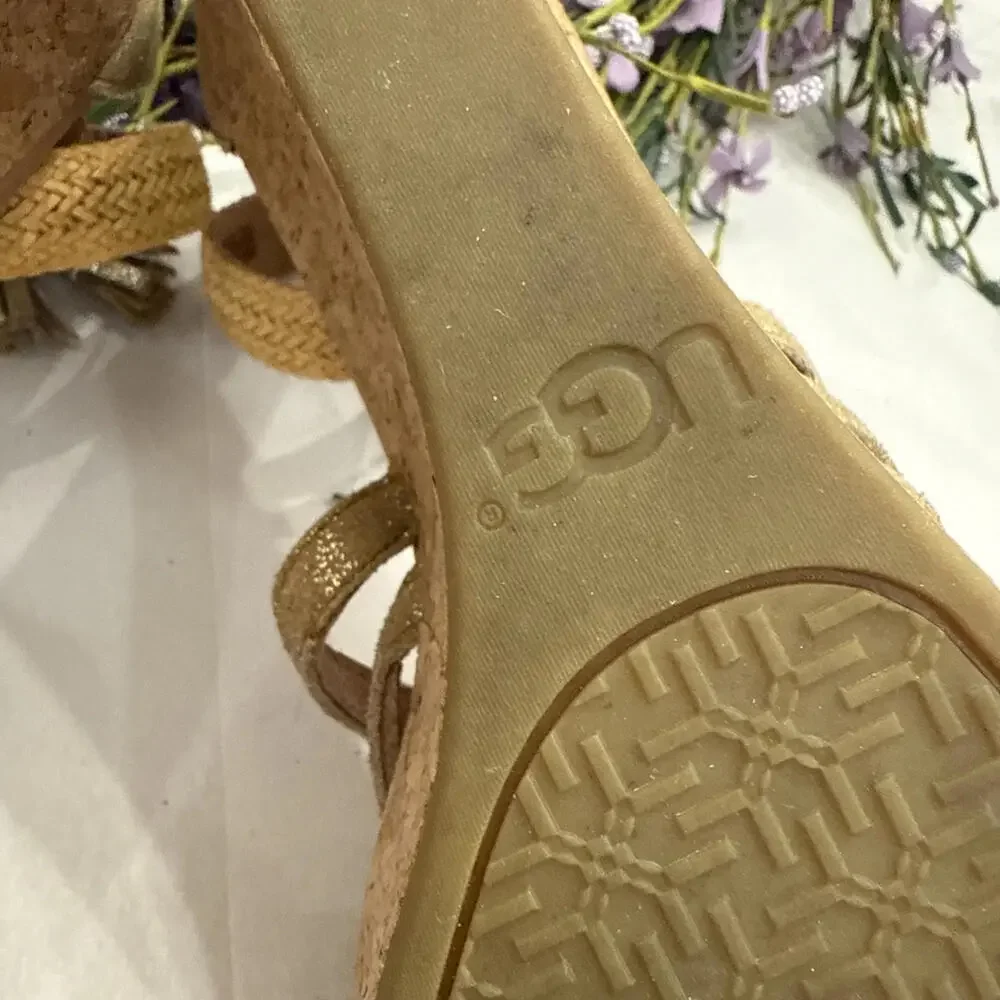 UGG Womens Sz 8.5 Lillie Gold Suede Metallic Wedge Sandal Boho Cottageco… - Picture 11 of 12